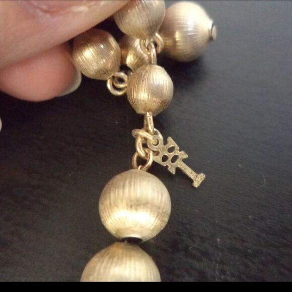 VINTAGE SIGNED CROWN TRIFARI GOLD TONE METAL BEADED 16.5" NECKLACE - Picture 3 of 3